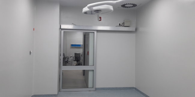 puerta automática con sensor de movimiento